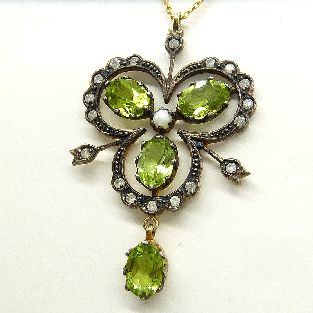 DIAMOND, PERIDOT & PEARL NECKLACE.
