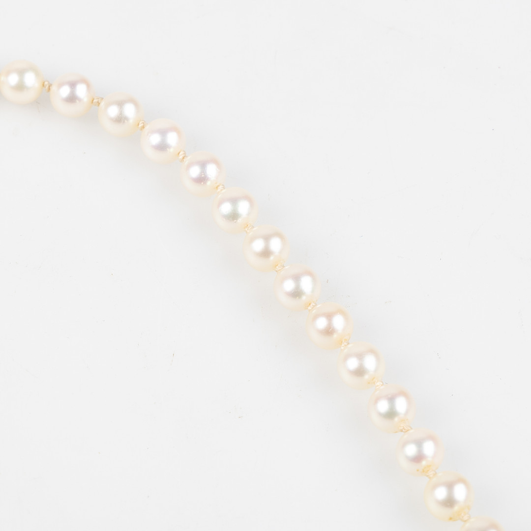 PÄRLCOLLIER, lås i 18K vitguld, 3 st diamanter.