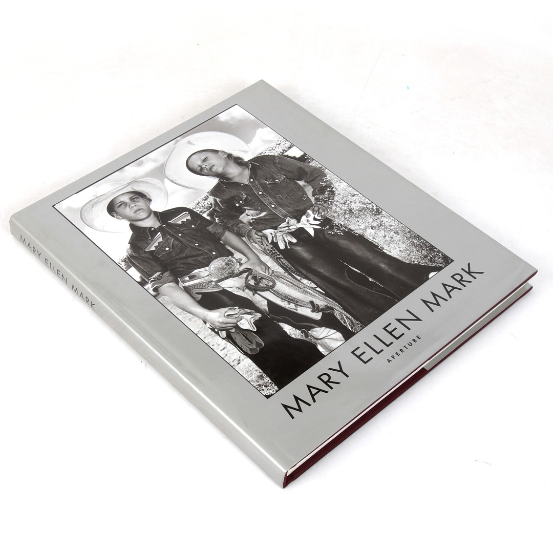 MARY ELLEN MARK. Fotobok, "American Odyssey 1963-1999". Aparture. Dedikerad och signerad.