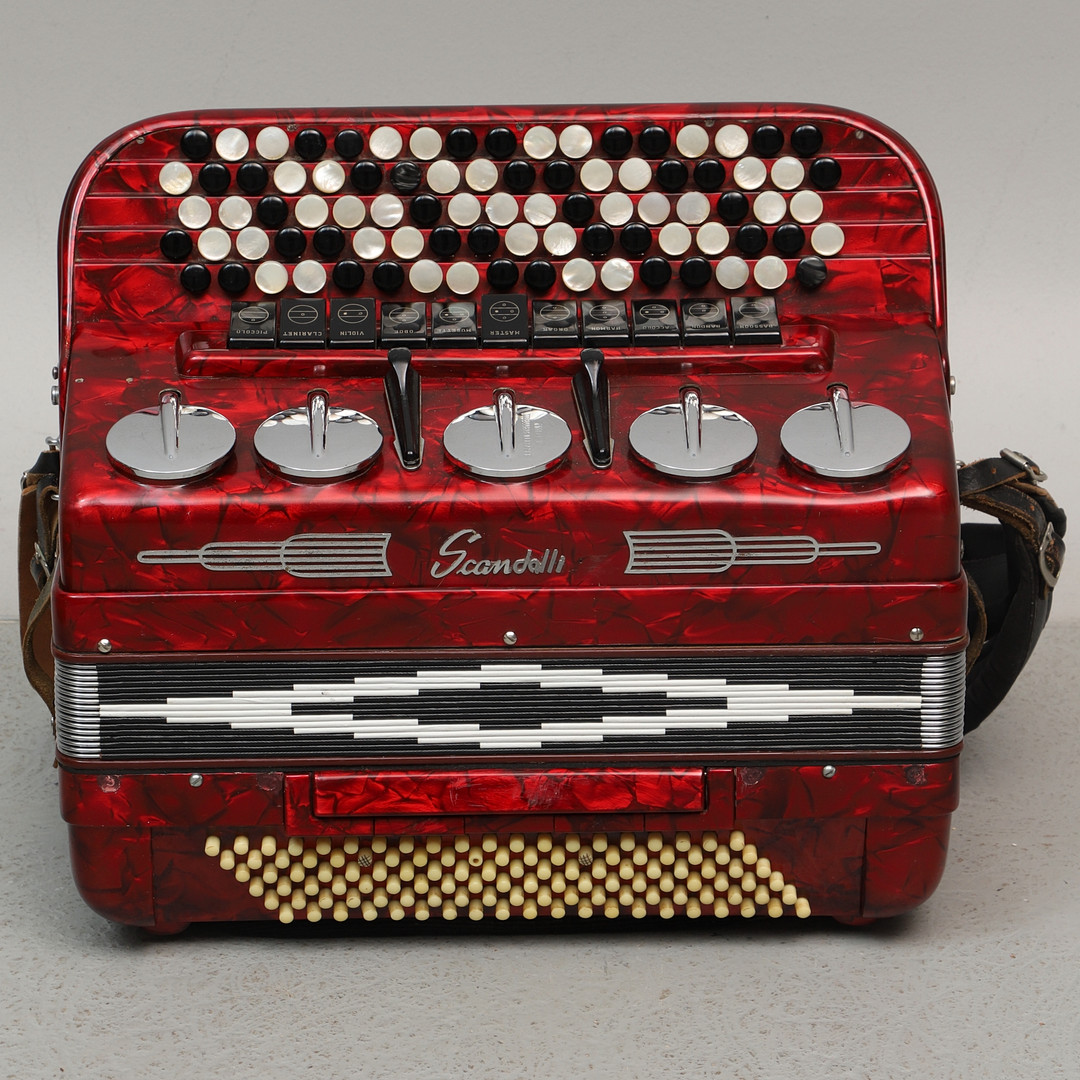 KNAPPDRAGSPEL, modell 821/32, Scandalli, Italien.