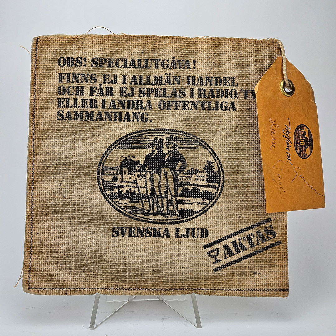 VINYLSKIVA, Alfredson, Danielsson, Svensson 88 öres-revyn, inspelad på "Skeppet" i maj 1970. Med signerad etikett.