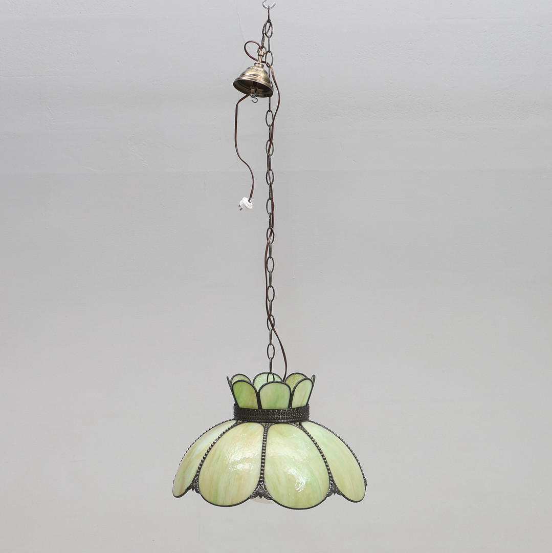 TAKLAMPA. "Miranda", Tiffanystil, 1900-talets senare del.