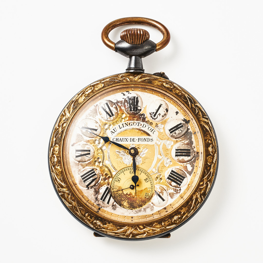 AU LINGOT D'OR, fickur, 69,5 mm, gunmetal, ca 1910.
