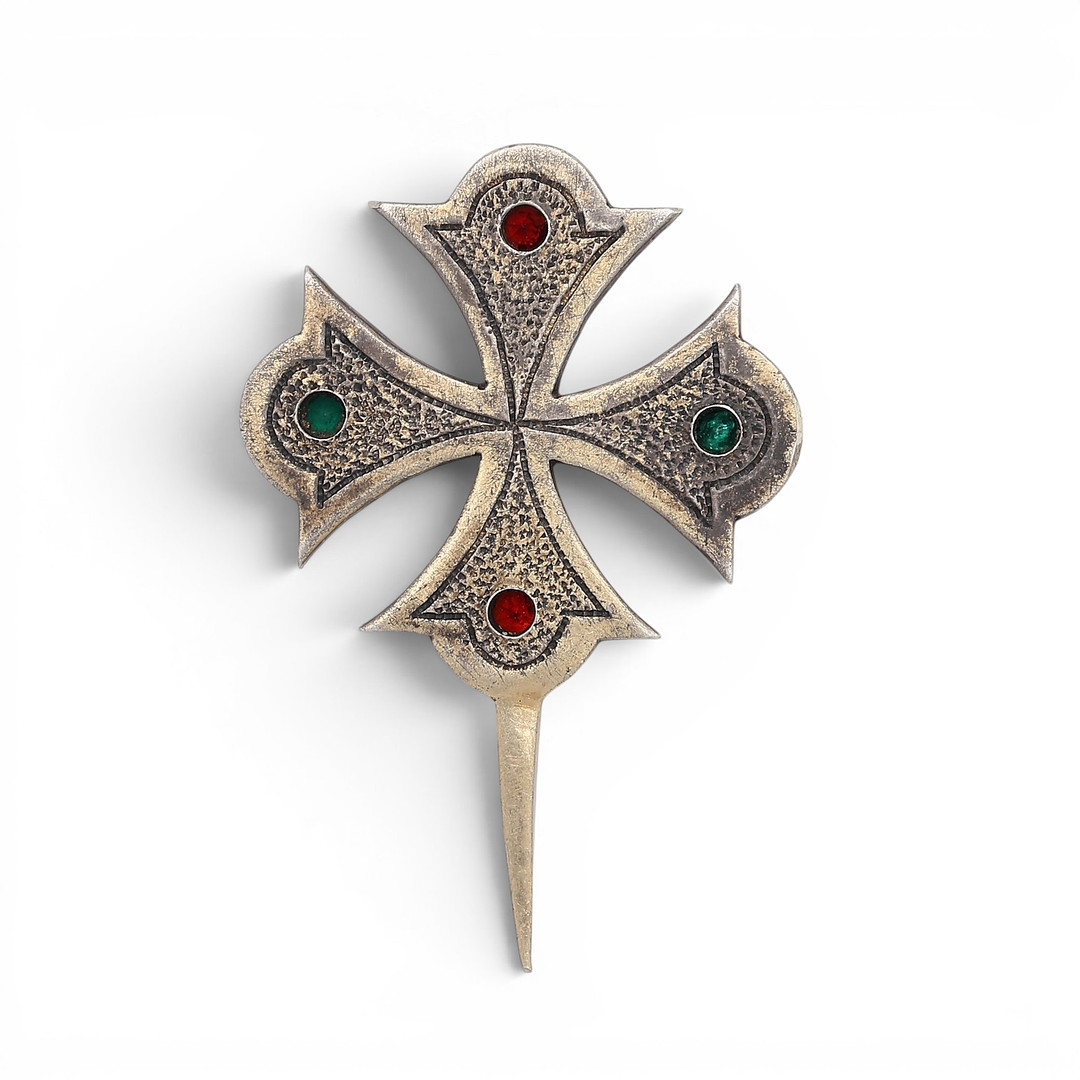 Cross-shaped brooch in silver and gemstones, late 19th Century.