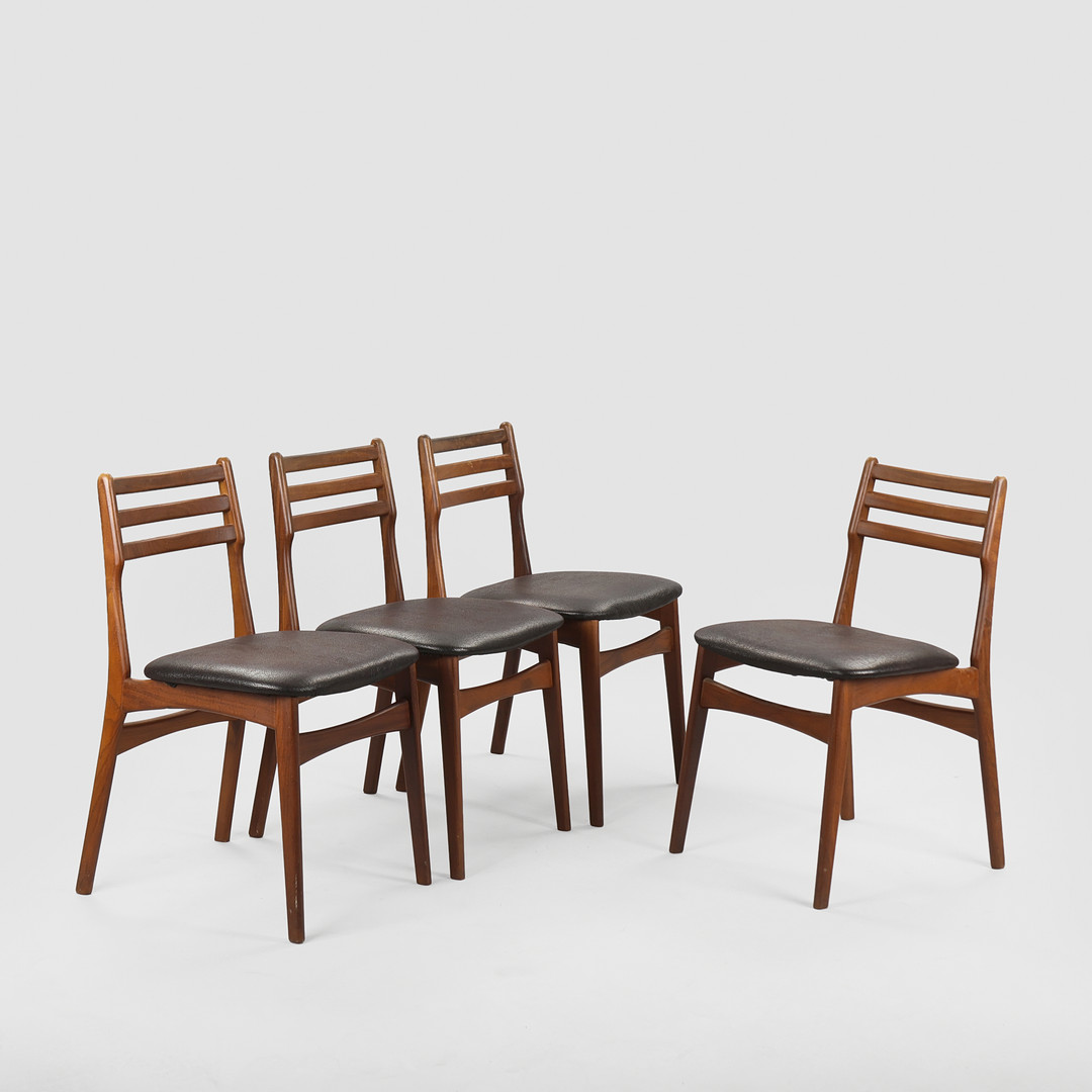 R. BORREGAARD. TILSKREVET. Viborg Stolefabrik. Sæt på fire stole af teak, Danmark, 1960'erne (4).