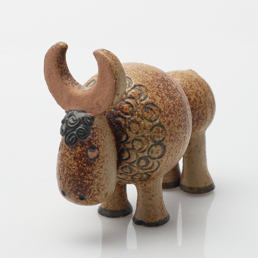LISA LARSON. Skulptur / Figurin, "Buffel", ur serien Jura, stengods, för Gustavsberg. Etikettmärkt.