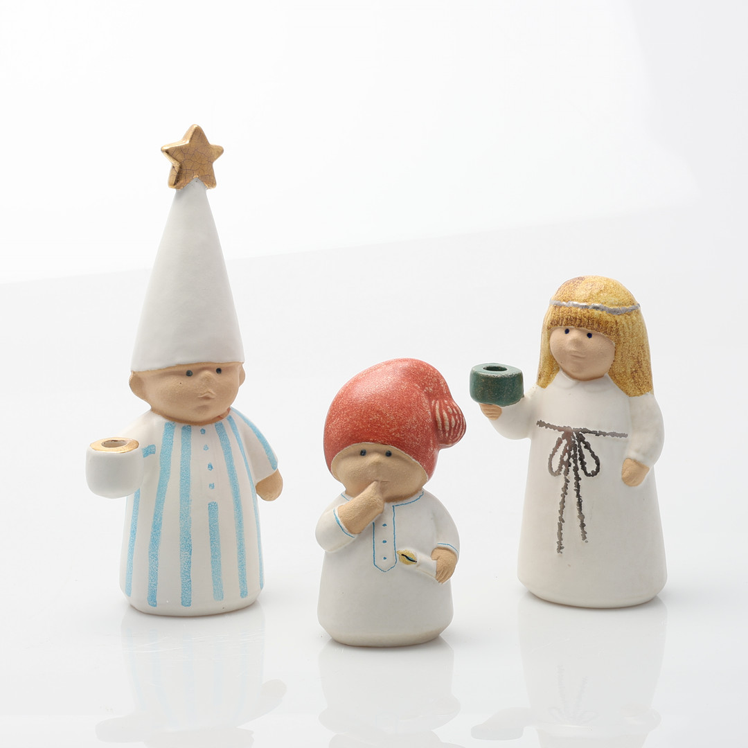 LISA LARSON. Luciatåg, tre delar, stjärngosse, tärna och tomte, stengods, för Gustavsberg. Signerade.