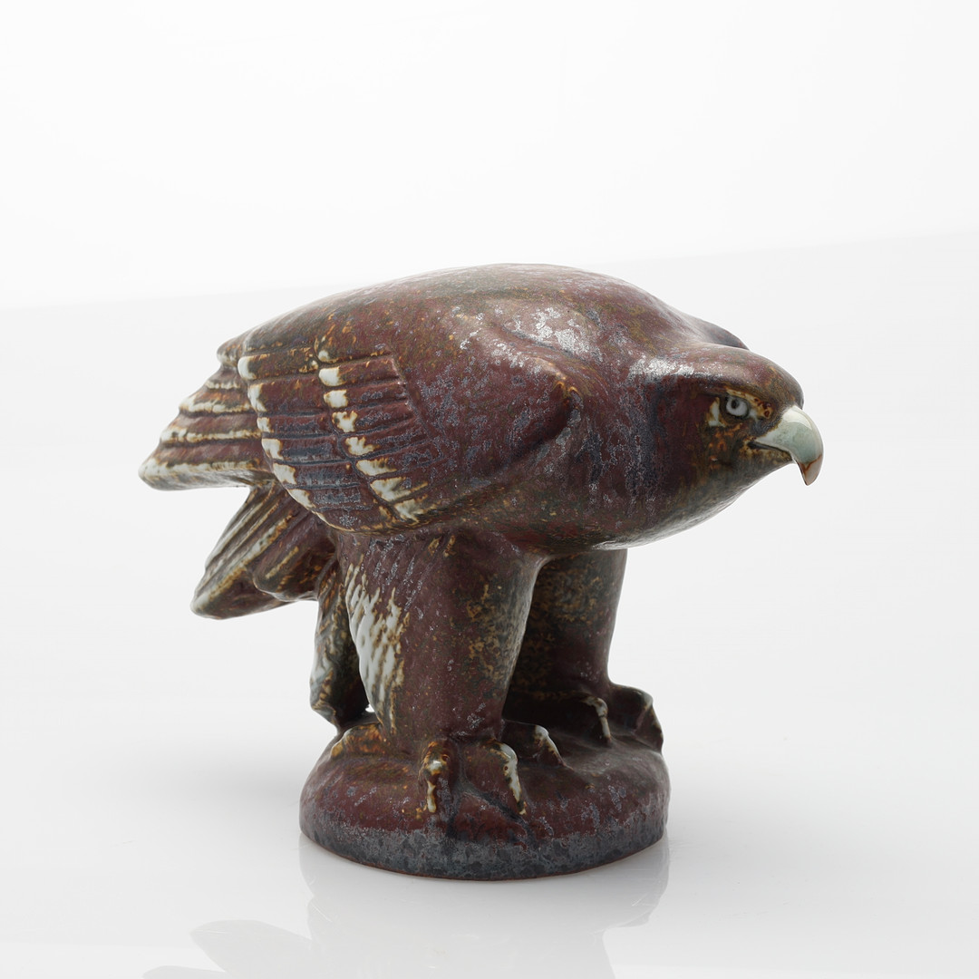 LISA LARSON. Skulptur / Figurin, Örn, för NK och WWF, stengods, Gustavsberg. Upplaga om 1500.