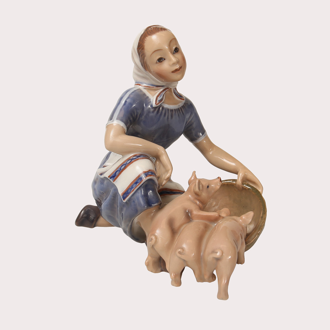 FIGURIN, Porslin, modell nr 1313 "Flicka med griskultingar", Dahl Jensen Danmark.