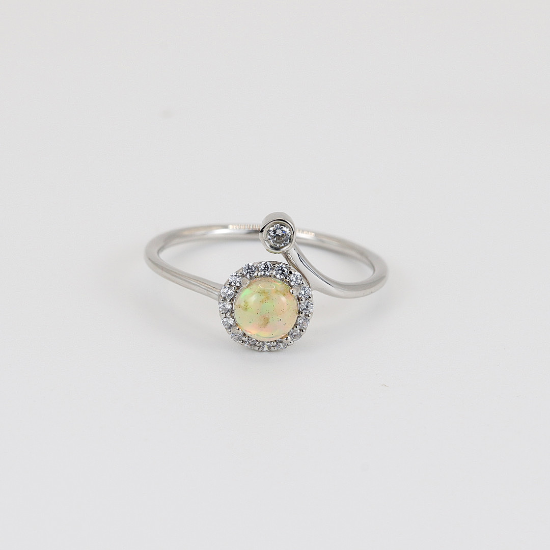 SILVER OPAL SET RING.