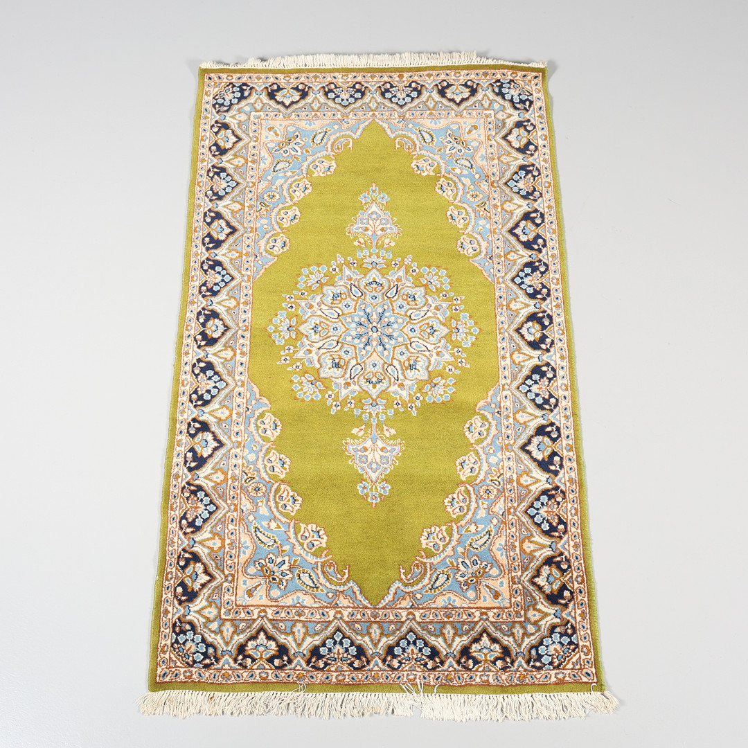MATTA, orientalisk, handknuten, 210x121 cm.