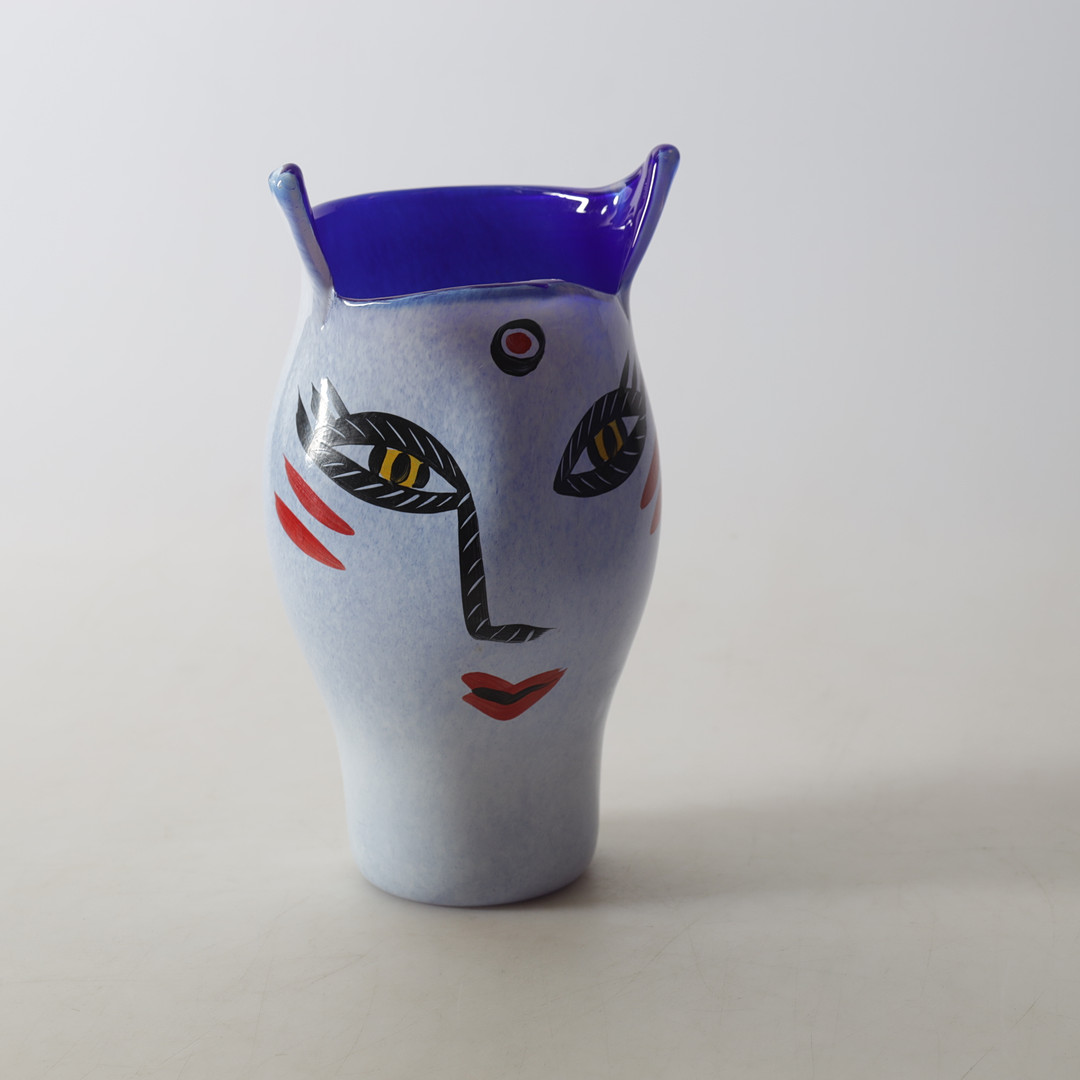 ULRICA HYDMAN-VALLIEN. Vas, glas, Kosta Boda, signerad.