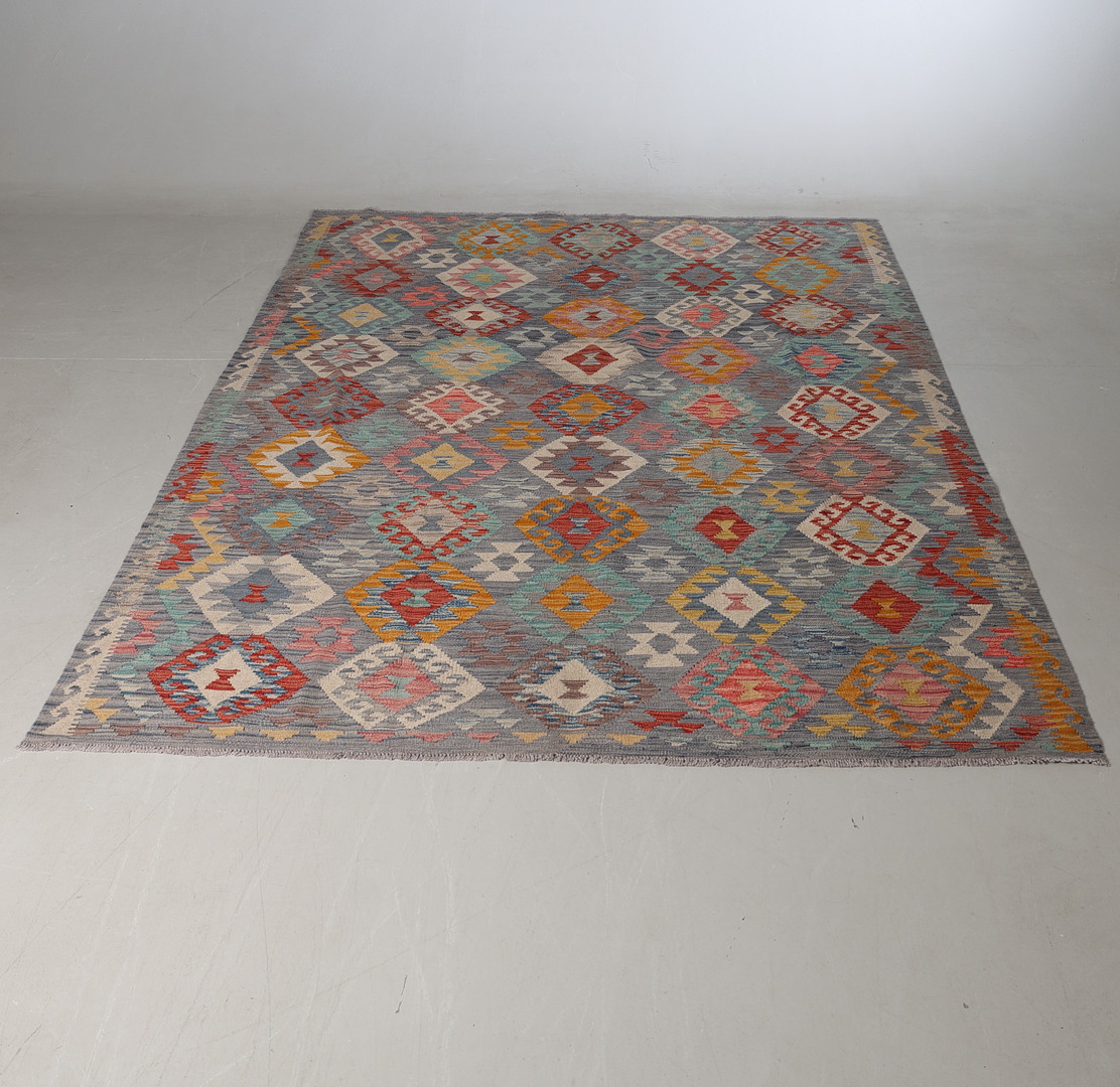 ORIENTMATTA. Kelim klassisk design, 296 x 202 cm.