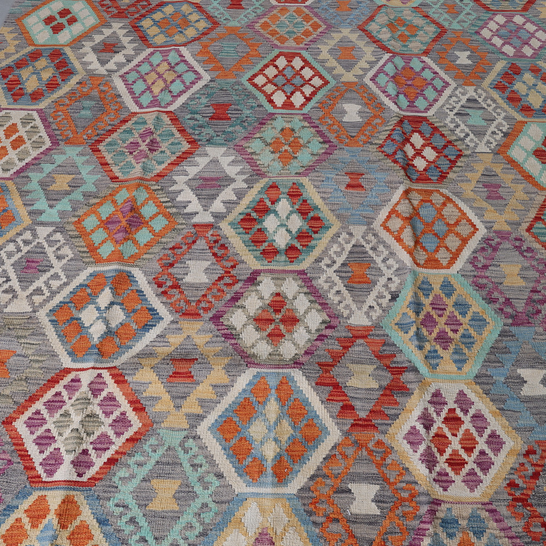 ORIENTMATTA. Kelim, 291 x 208 cm.