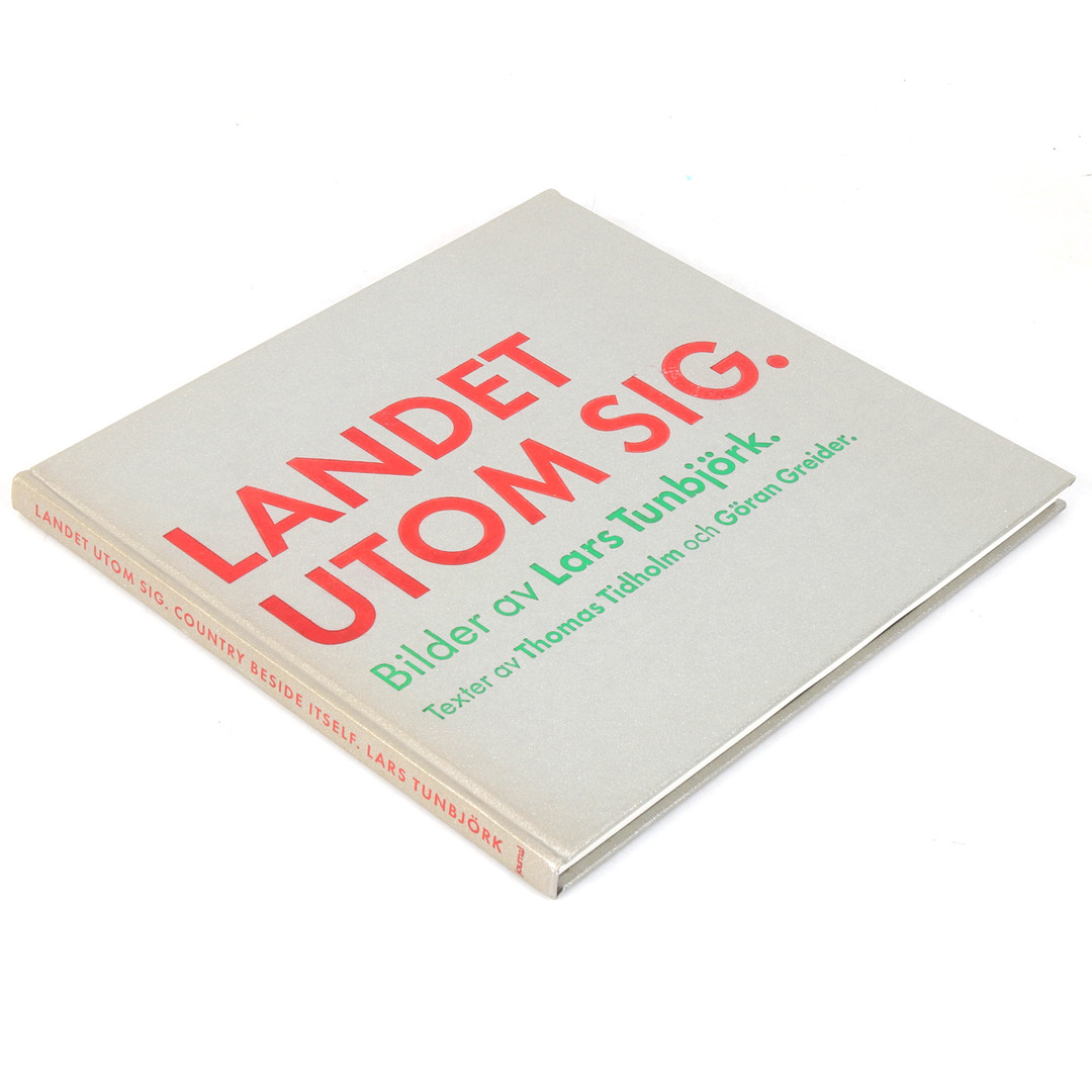 LARS TUNBJÖRK. Fotobok, "Landet utom sig", Journal, Stockholm, 1993.