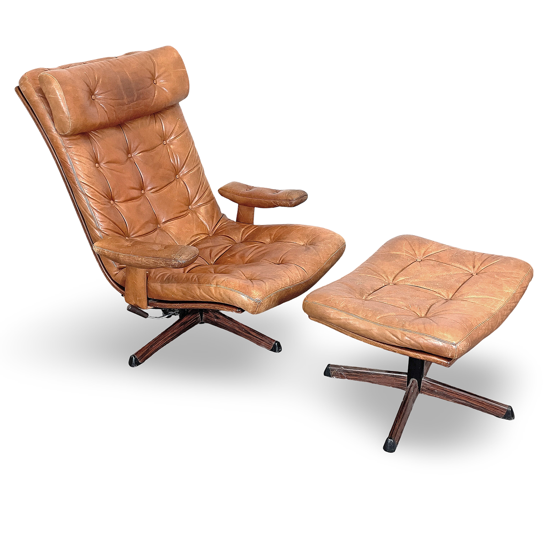 GÖTE ÖHRSKOG & FOLKE AGNÉR. Fåtölj med fotpall, "Delfin", Göte Möbler, Nässjö, 1970-tal.