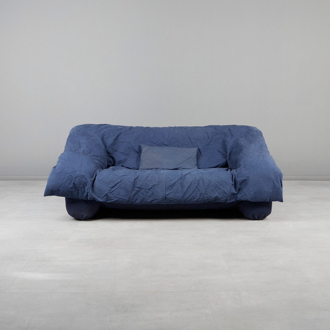 DE PAS, D’URBINO & LOMAZZI. Ligne Roset, Zweisitzer-Sofa / Couch, Modell 'Flou Flou', Textil, Kunststoff, 1980er Jahre, Frankreich.