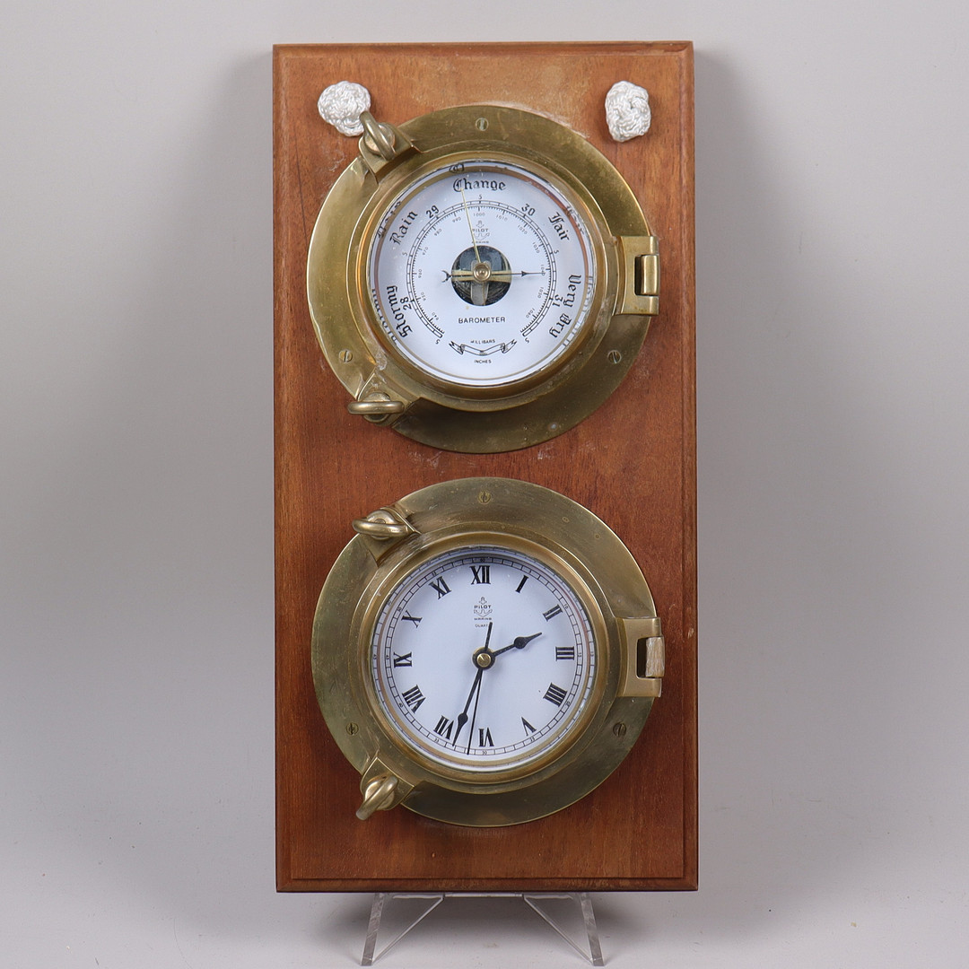 PILOT MARINE, skeppsklocka samt barometer på mahognyplatta, 1900-tal.