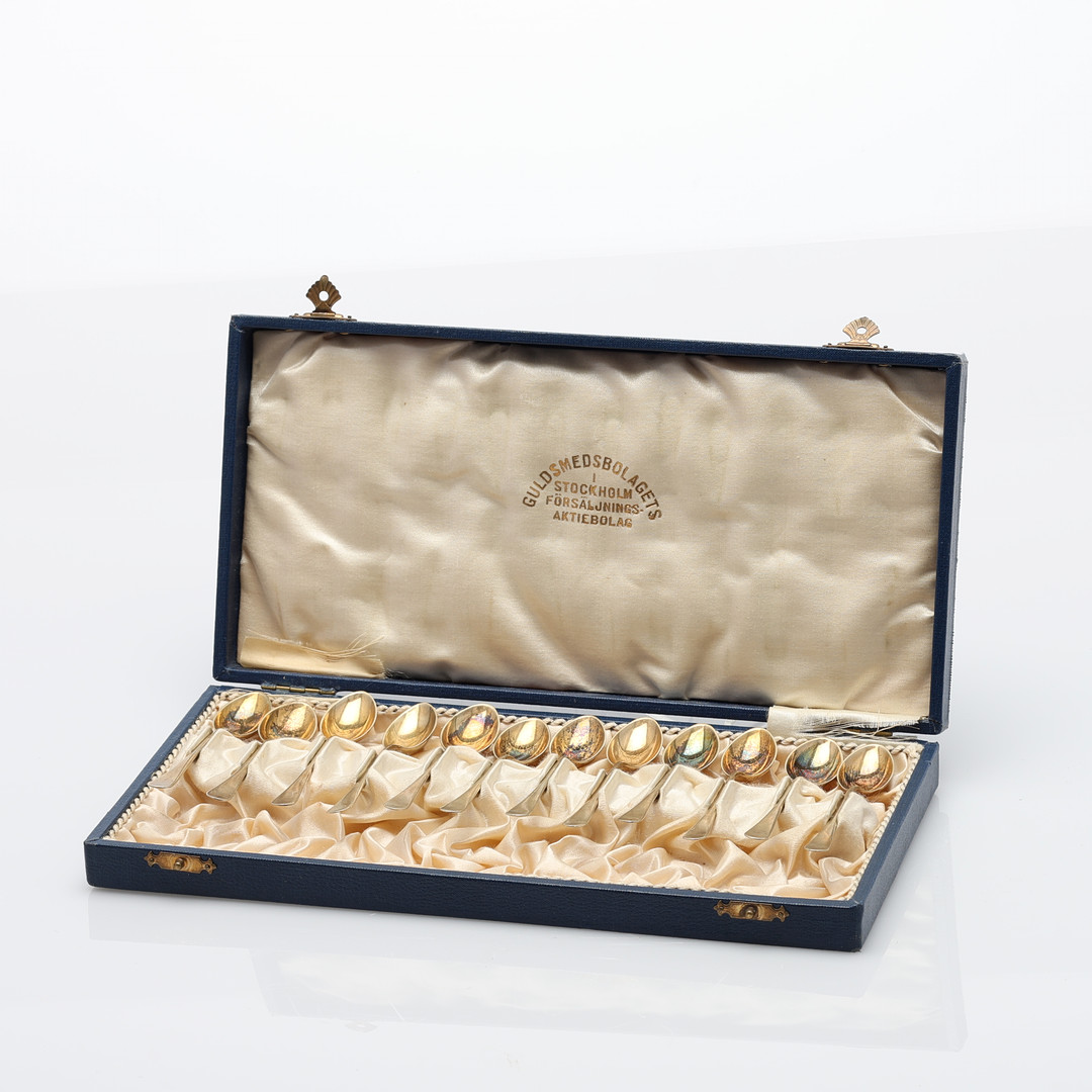 KAFFESKEDAR. Silver, 12 st, Guldsmedsbolagets i Stockholm Försäljningsaktiebolag, Stockholm, 1925.