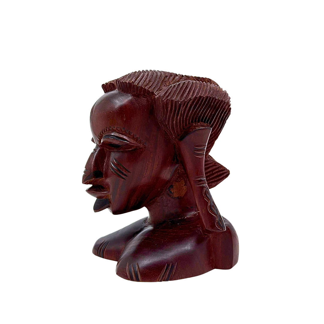 AFRIKANISCHE HOLZSKULPTUR EINES FRAUENKOPFES AUS DUNKLEM HARTHOLZ.