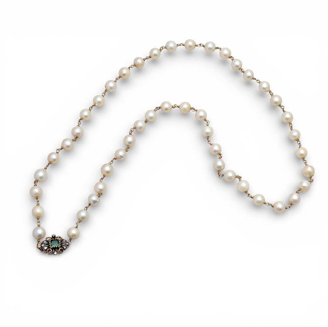 Pearls necklace with gemstones clasp, mid 20th Century.