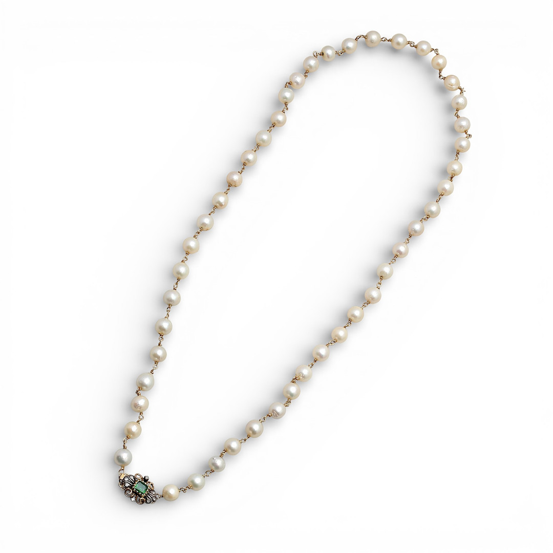 Pearls necklace with gemstones clasp, mid 20th Century.