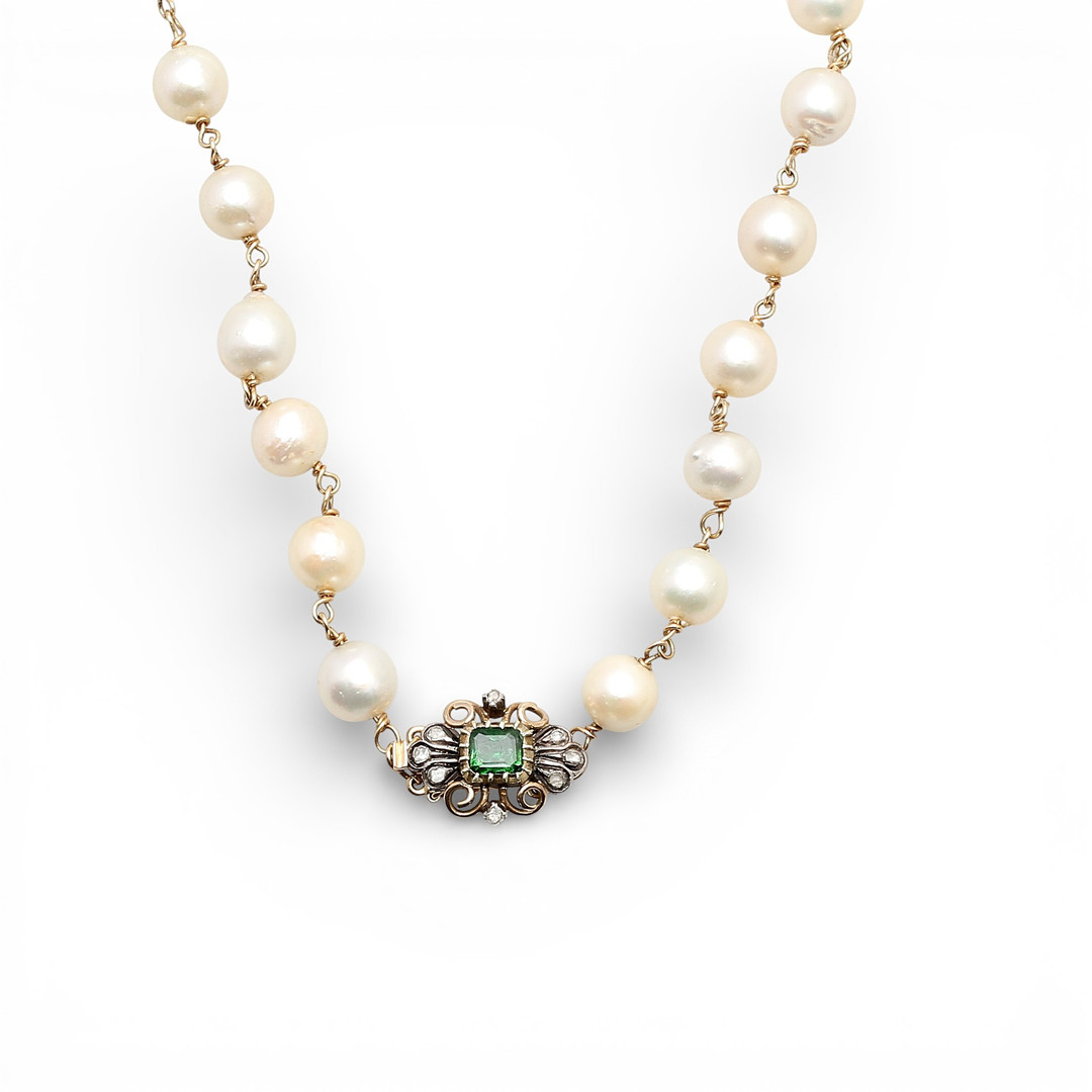 Pearls necklace with gemstones clasp, mid 20th Century.