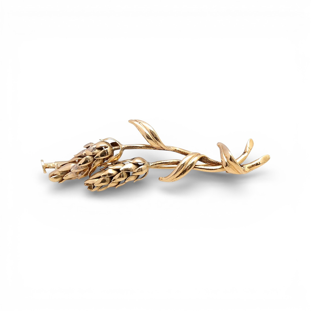 Gold brooch in the shape of wheat ears.