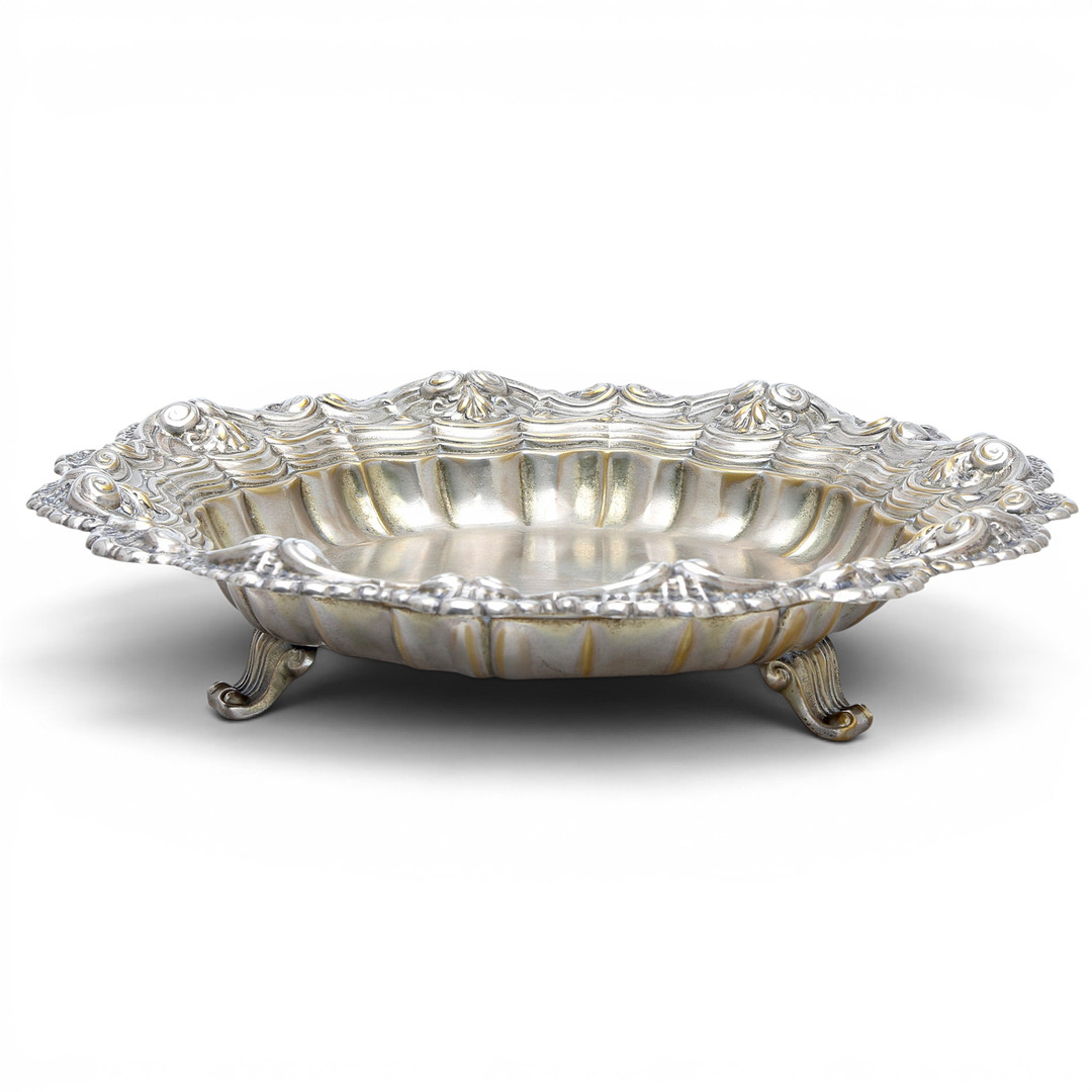 Silvery metal centrepiece, 20th Century.