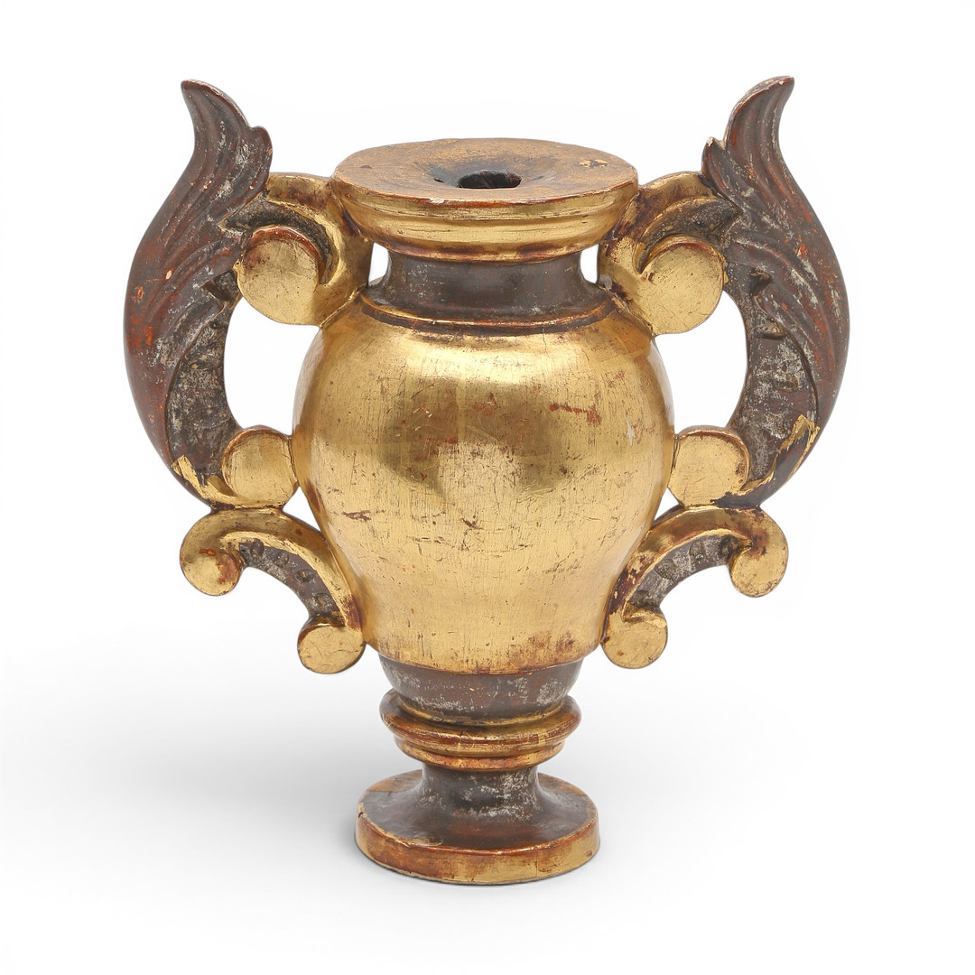Ornamental cup in Baroque style in carved and gilt wood, first half of the 20th Century.