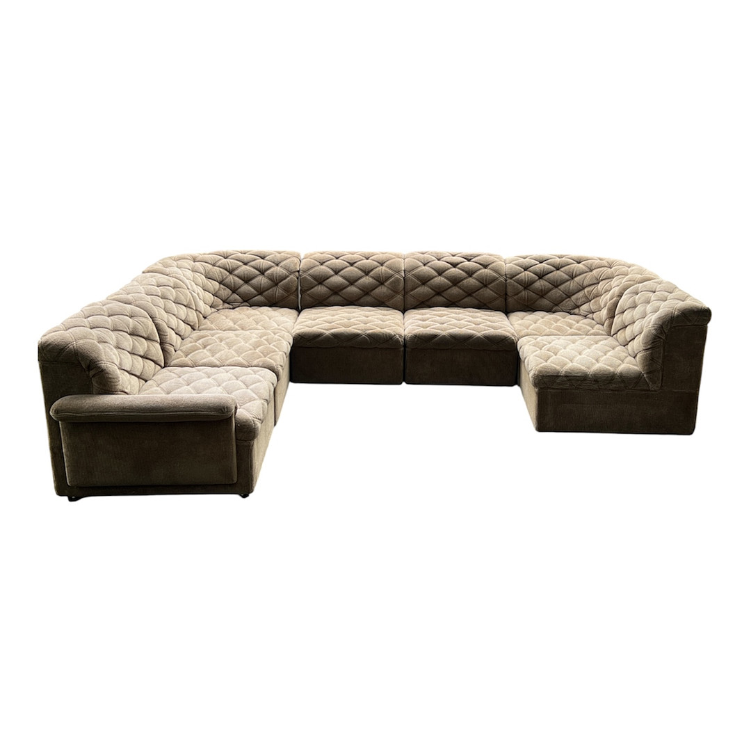LAAUSER. 7-teiliges Modulsofa mit gesteppten Stoffbezug der 1970er, Deutschland.