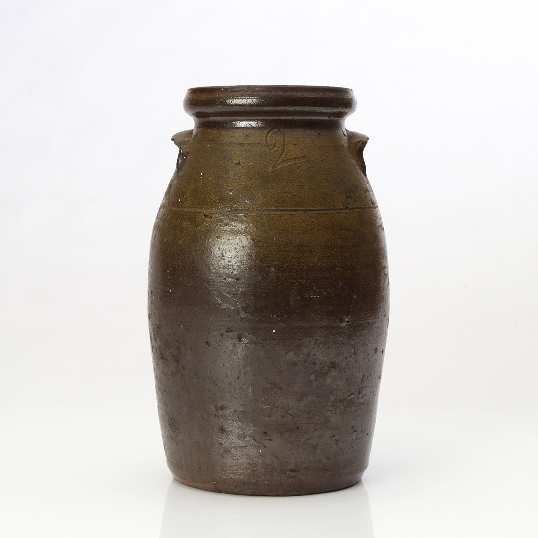 KRUS. Glaserad keramik. 1800-tal. Omärkt.