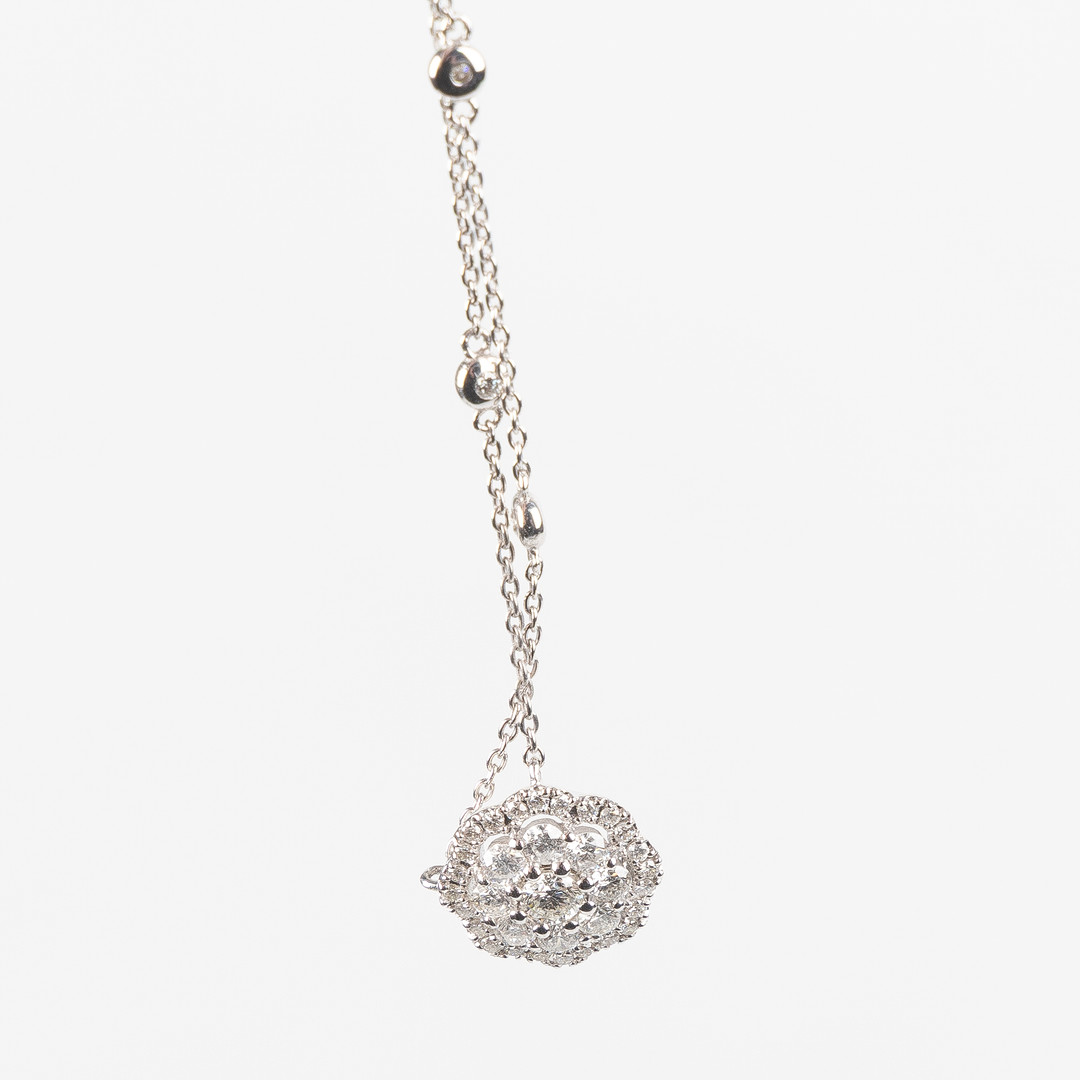COLLIER, 18K vitguld med briljhantslipade diamanter, totalt ca 0.80 ct.