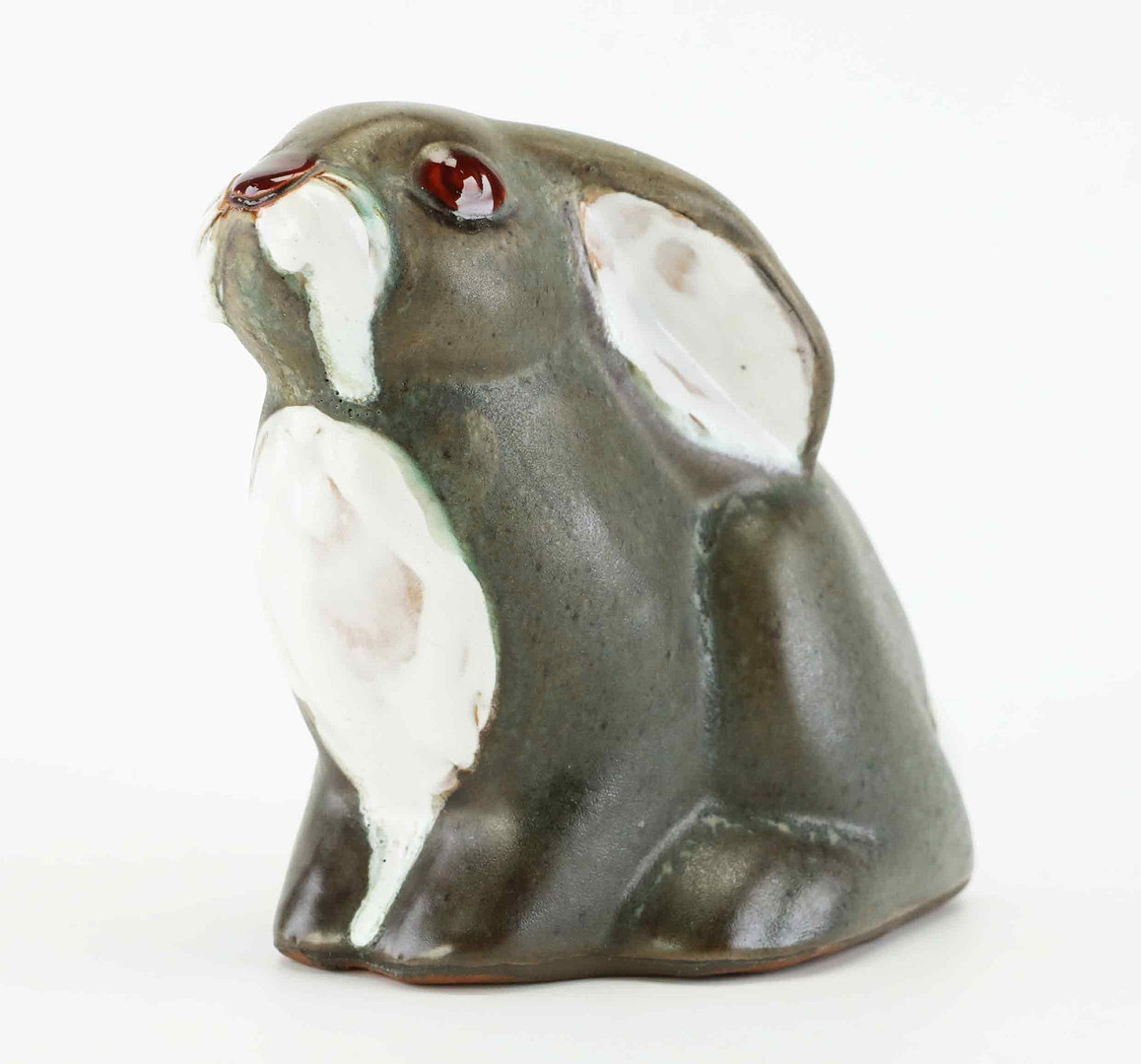 THOMAS HELLSTRÖM. Figurin, keramik, Hare, stämpelsignerad, Nittsjö, 1900-tal.