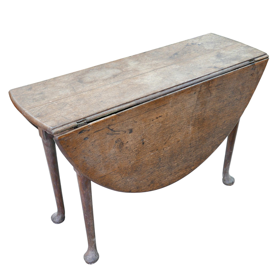 A 19TH CENTURY OAK GATE-LEG TABLE.