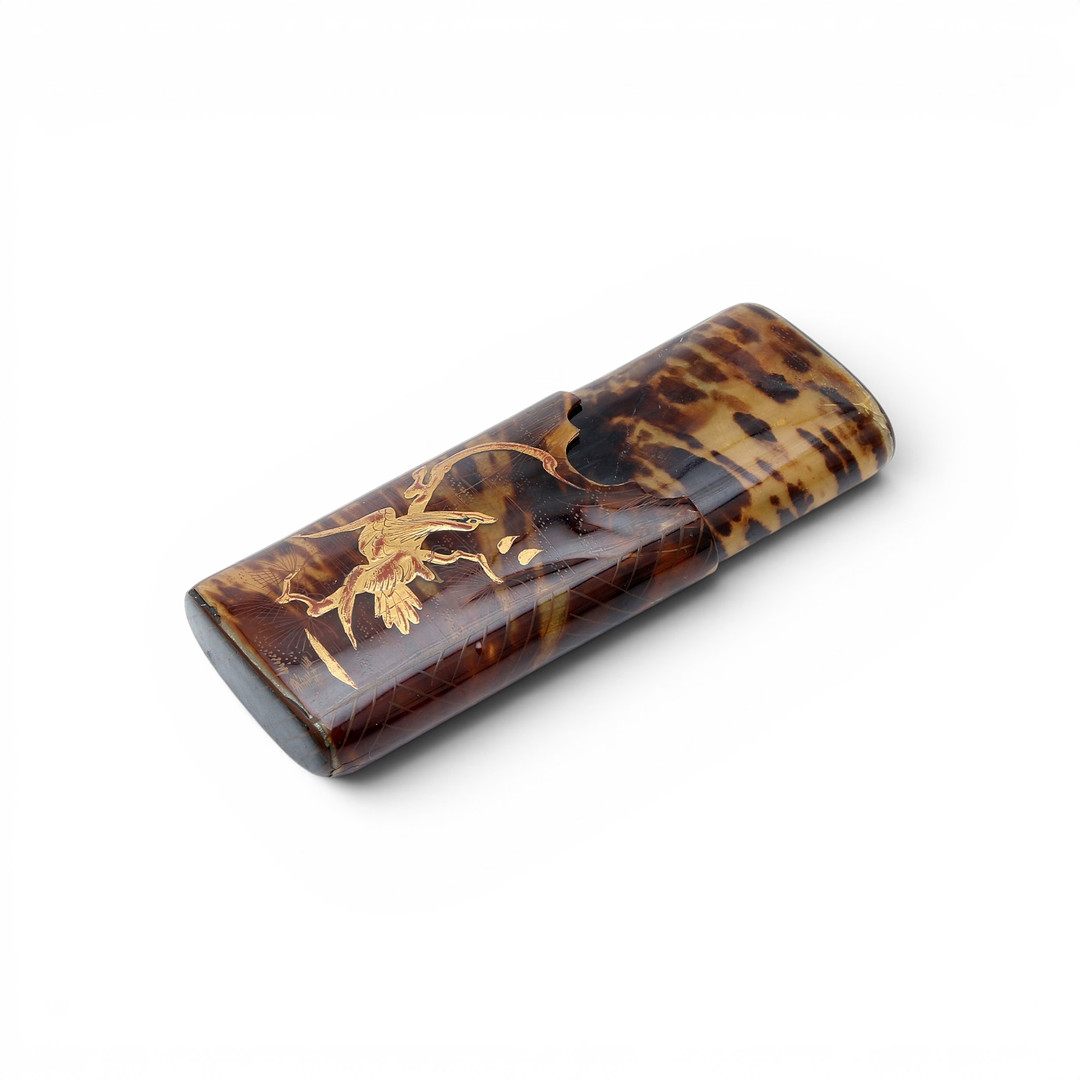 Japanese Meiji snuff box in gilt tortoiseshell, 19th Century.