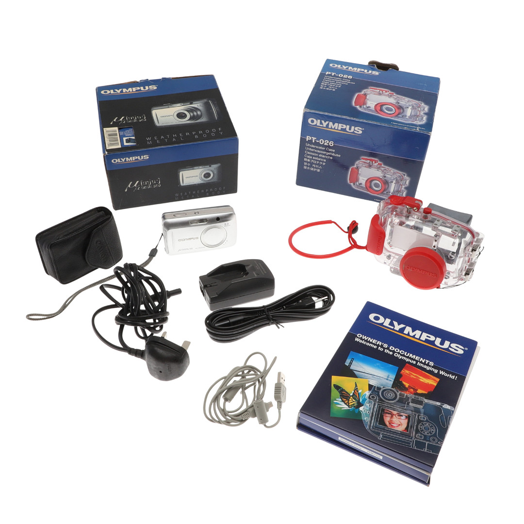 OLYMPUS DIGITAL 500 CAMERA WITH PT-026 WATERPROOF UNDERWATER CASE.