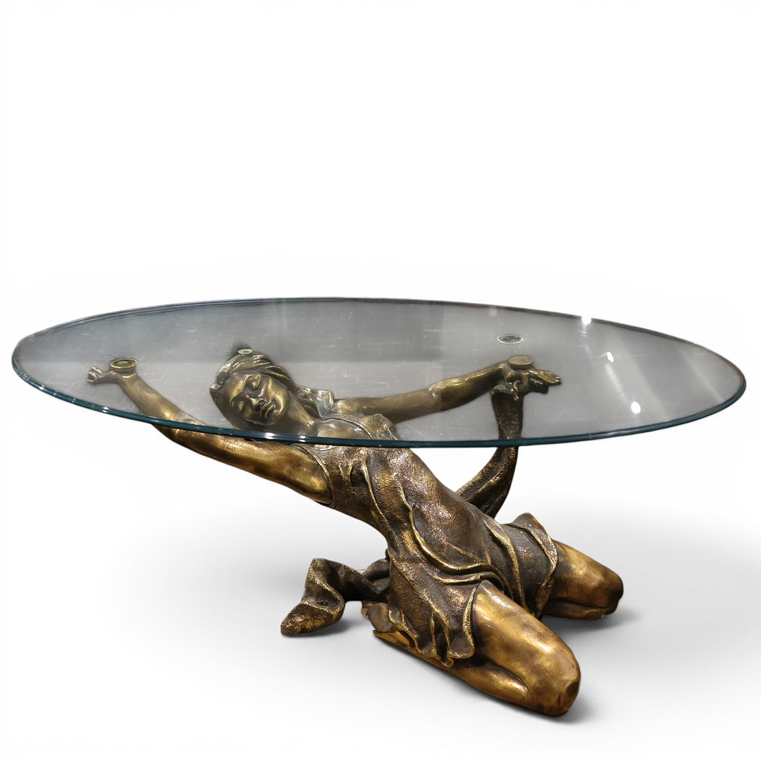 ATTRIBUTED TO MANUEL VIDAL GRAU. Coffee table.