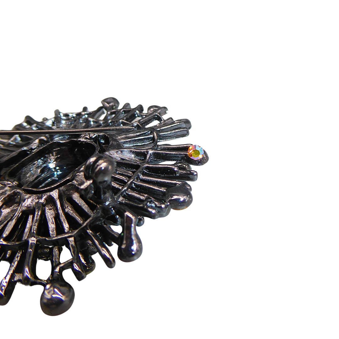 BROSCHE IM FLORALEN STIL MIT STRASSBESATZ, MODESCHMUCK.