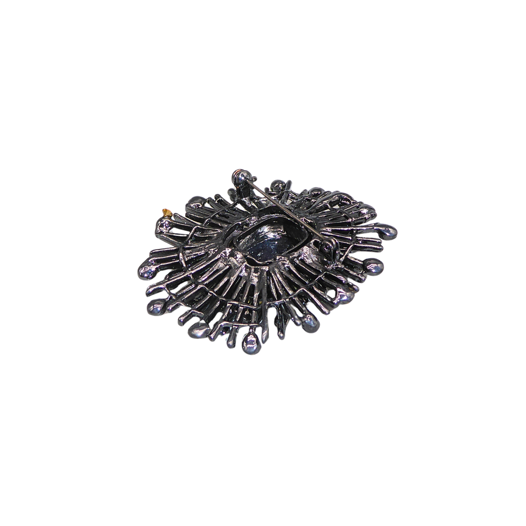 BROSCHE IM FLORALEN STIL MIT STRASSBESATZ, MODESCHMUCK.