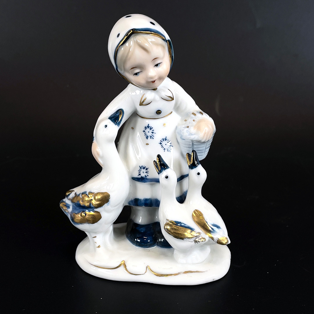 FIGURINER, 5 delar varav 4 st Wagner & Apel Porzellanfiguren, Lippelsdorf, Tyskland.