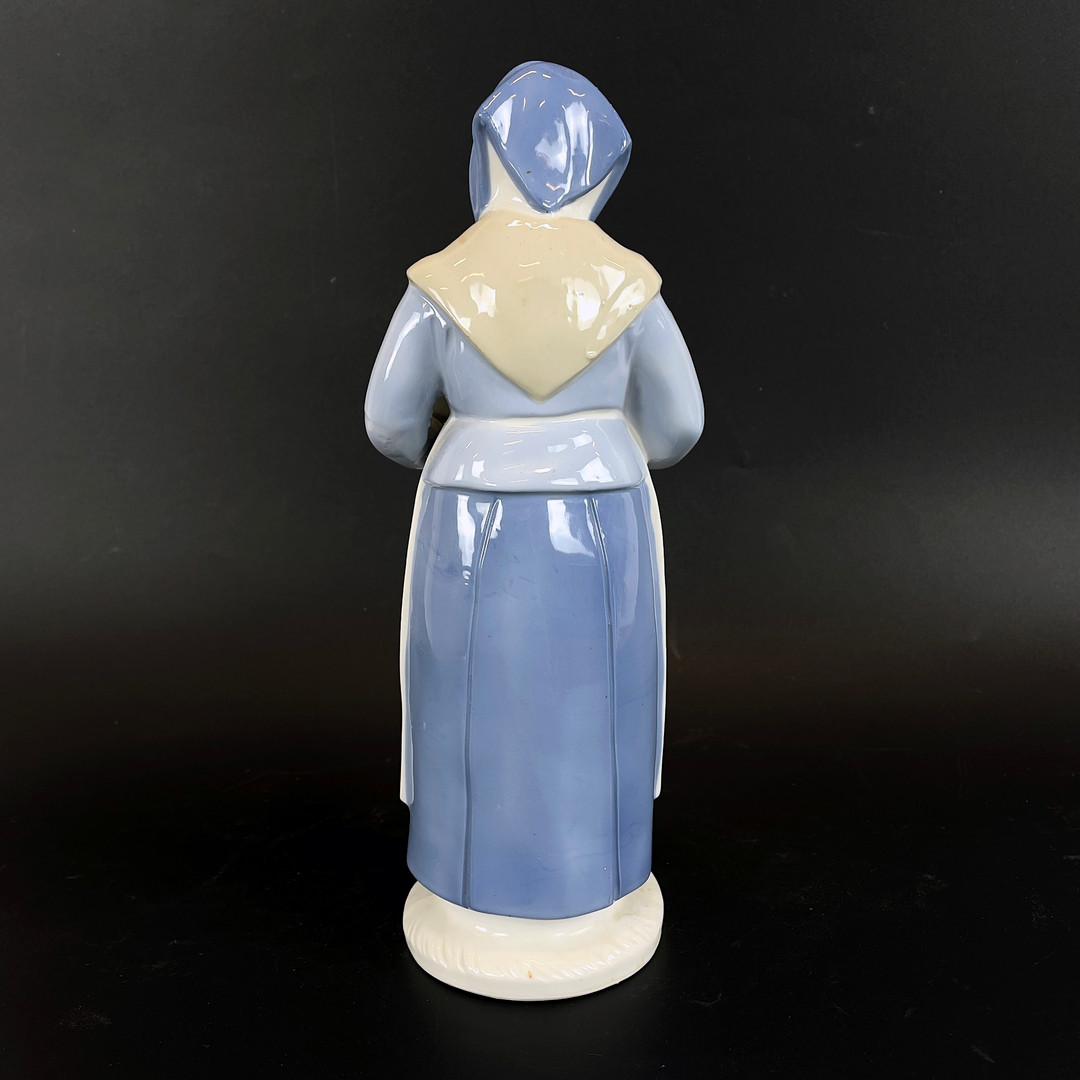 FIGURINER, 5 delar varav 4 st Wagner & Apel Porzellanfiguren, Lippelsdorf, Tyskland.