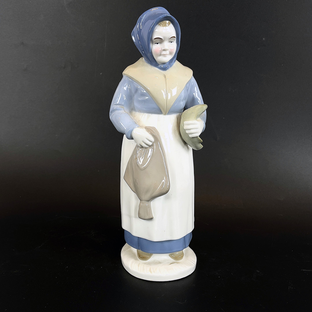 FIGURINER, 5 delar varav 4 st Wagner & Apel Porzellanfiguren, Lippelsdorf, Tyskland.