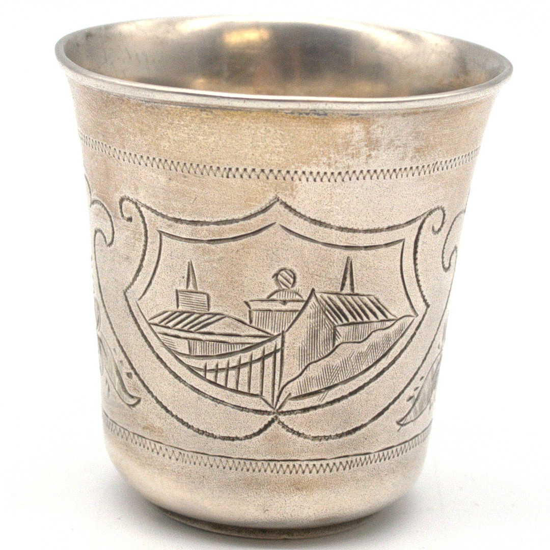 ANTIKER RUSSISCHER 875 SILBER/84 ZOLOTNIKI BECHER MIT AUFWENDIGER ZISELIERUNG MIT MEHREREN STADTANSICHTEN VON MOSKAU, MOSKAU UM CA. 1870.