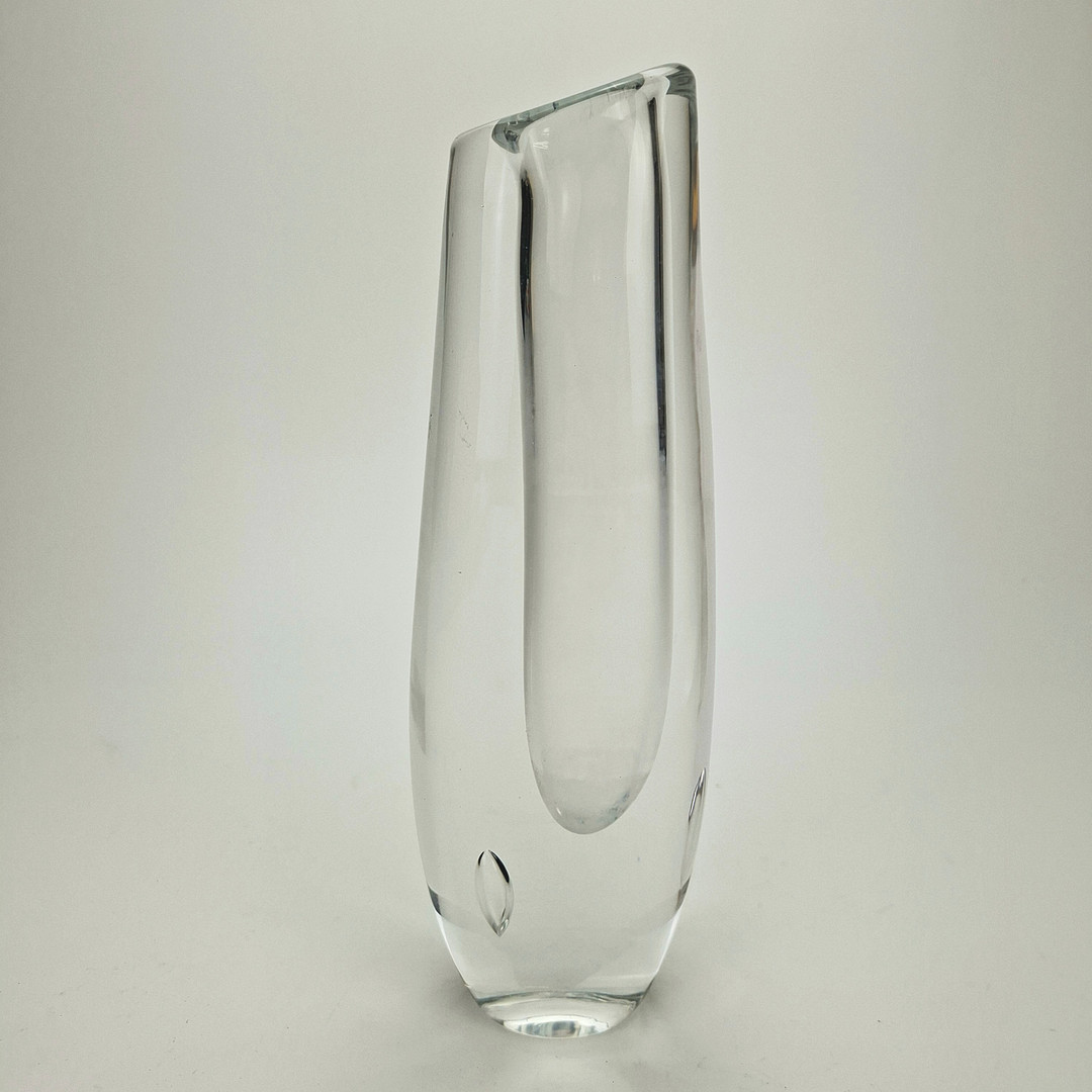 VICKE LINDSTRAND. Vas, glas, Kosta.