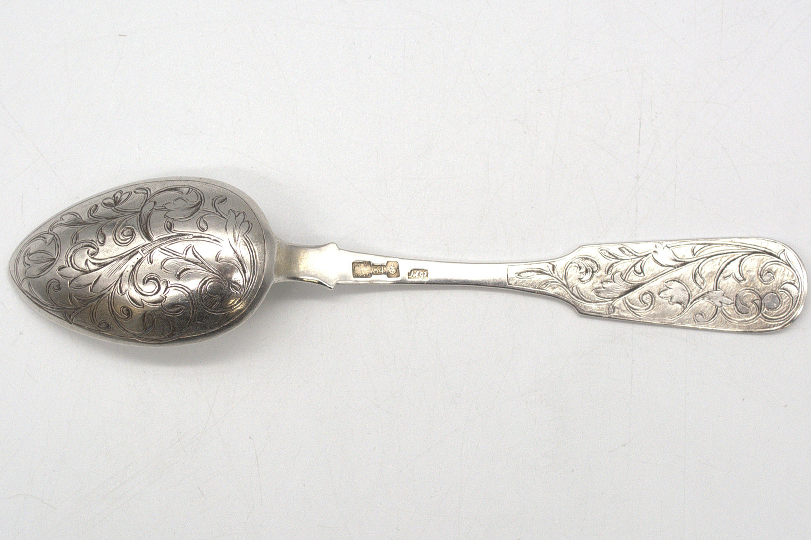 ANTIKER RUSSISCHER 875 SILBER/84 ZOLOTNIKI LÖFFEL MIT AUFWENDIGER ZISELIERUNG ,MOSKAU, DATIERT 1850.