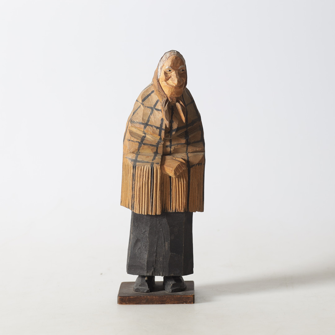 CARL-JOHAN TRYGG. skulpturer, snidat trä, "Bondgumma", signerad & daterade 1924.