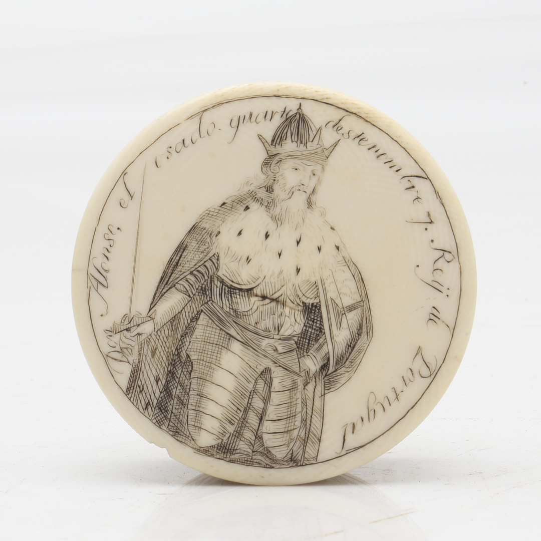 GERMAN bone snuff box with an engraving of Afonso IV "the Brave", King of Portugal, 19th century.
