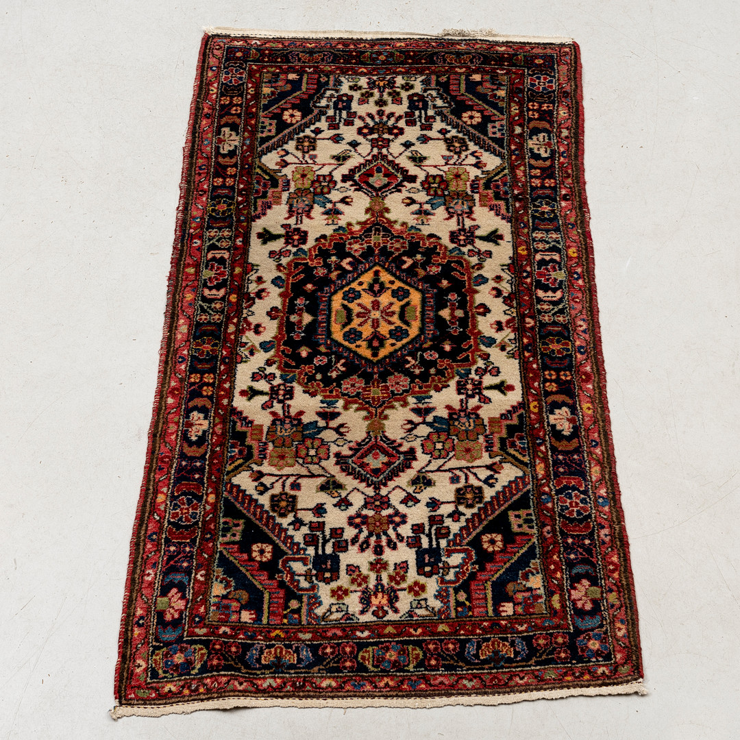 MATTA, Hamadan, ca 187x101 cm.