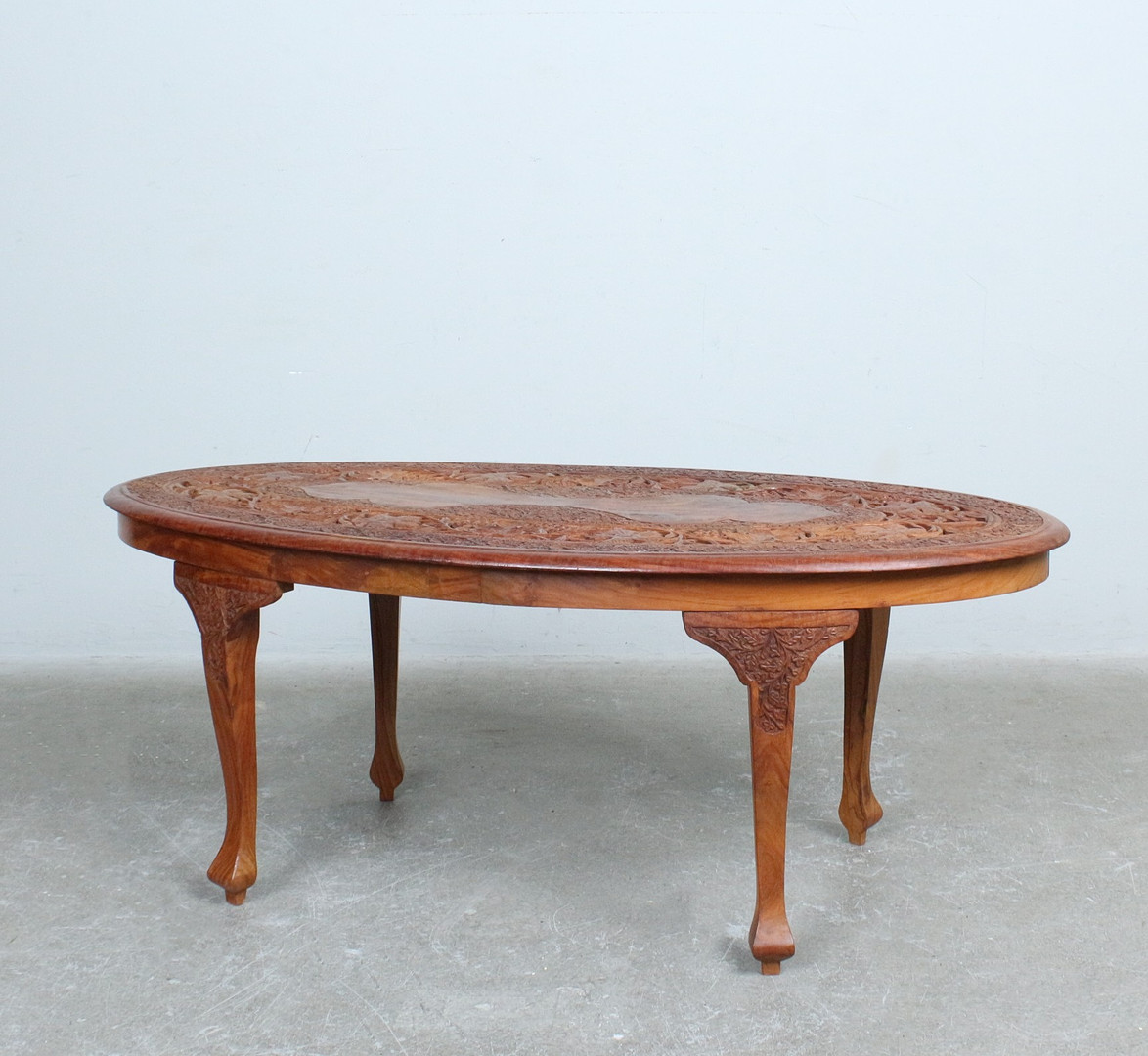 Ovaler Coffe Table / Couchtisch durchbrochen wohl Indonesien.
